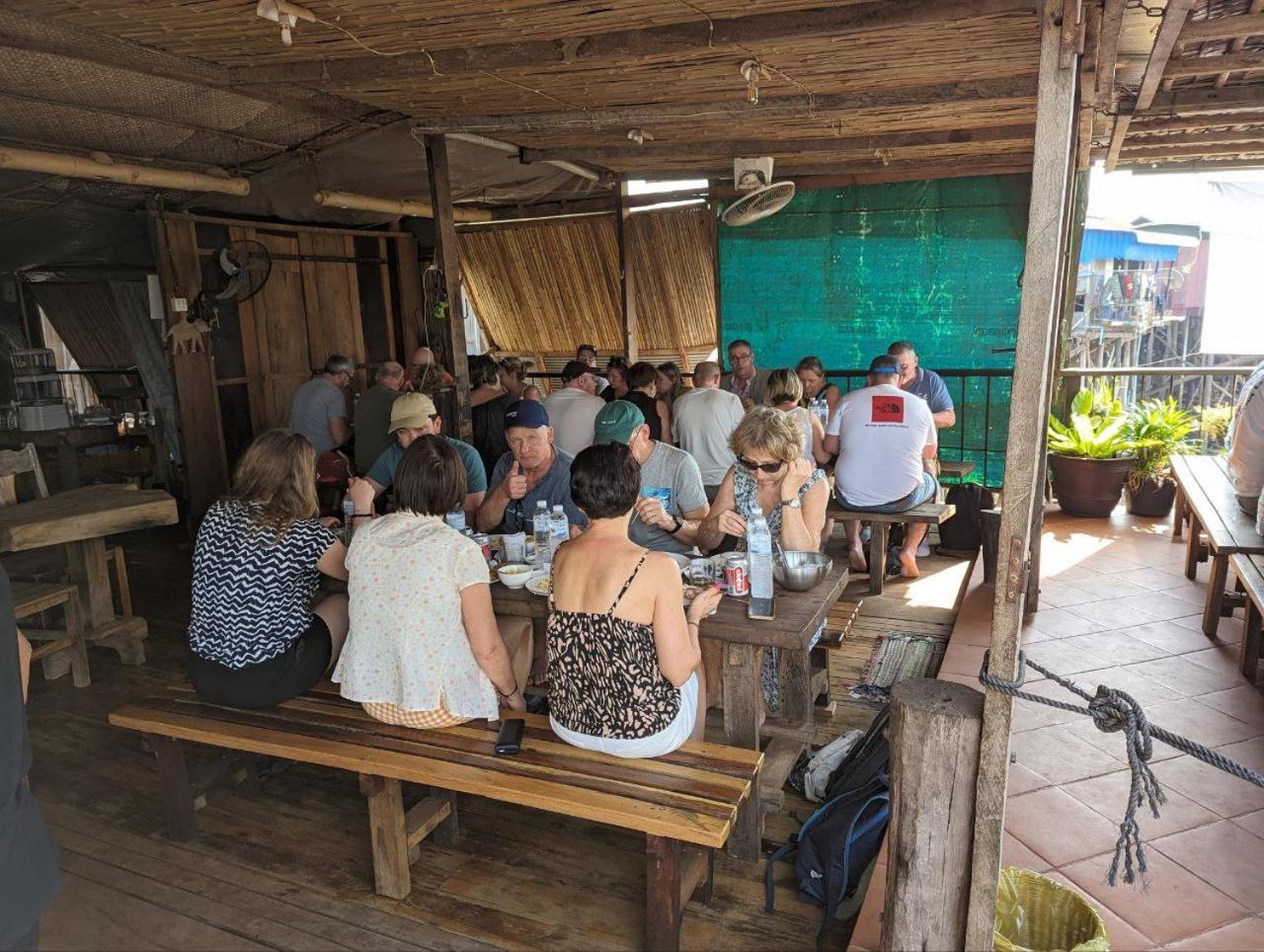 St 63 Home Stay & Tour Kampong Khleang Экстерьер фото