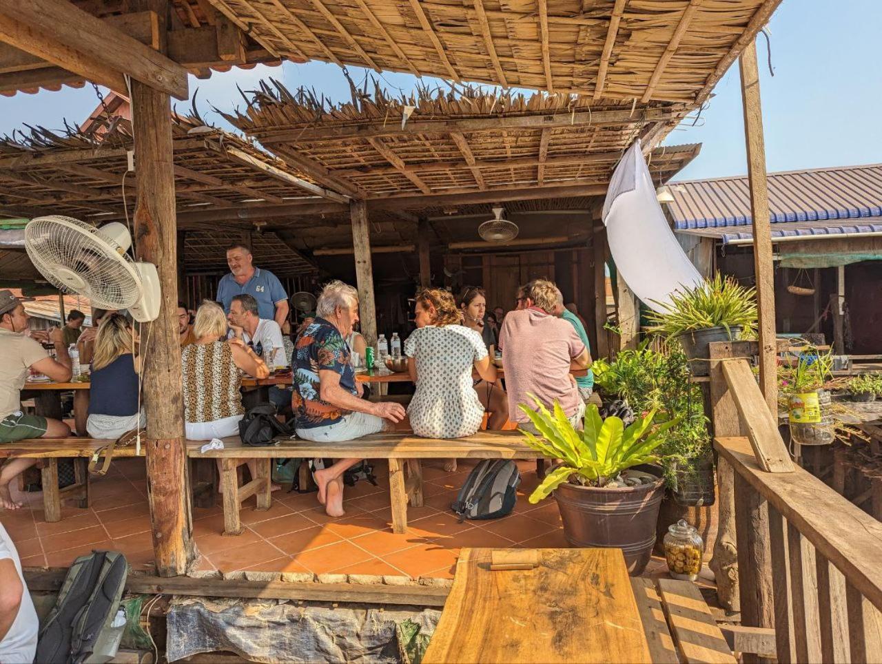 St 63 Home Stay & Tour Kampong Khleang Экстерьер фото
