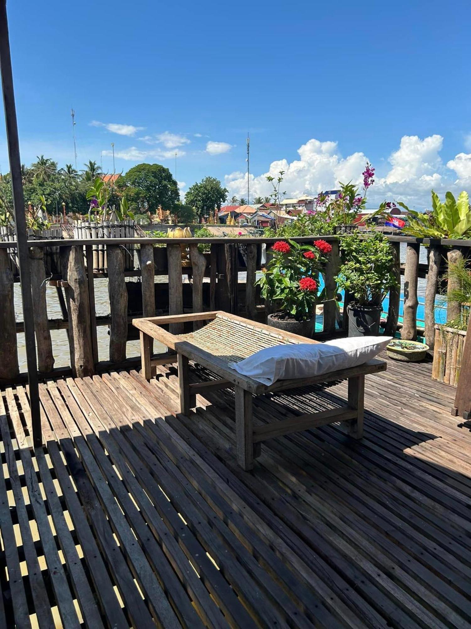 St 63 Home Stay & Tour Kampong Khleang Экстерьер фото